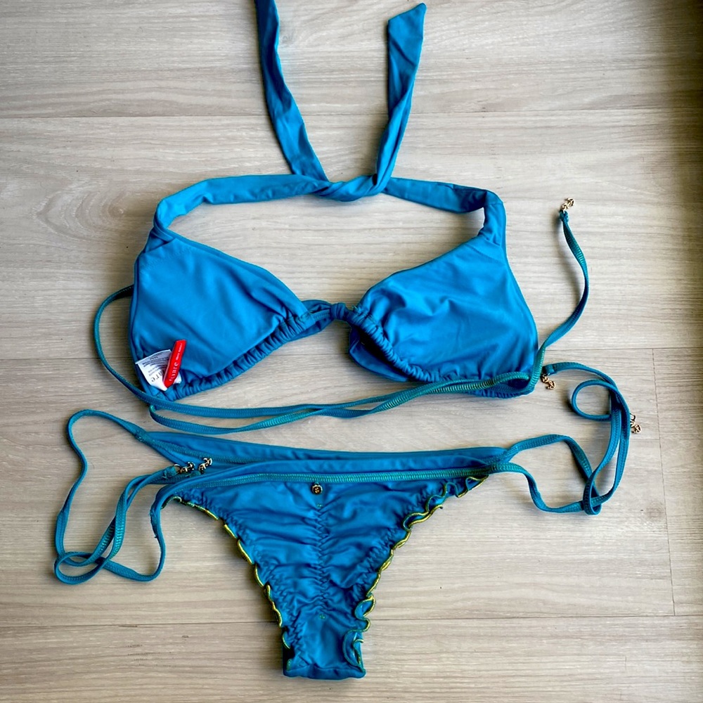 Bikini - Picture 2 of 6